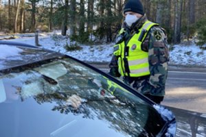 Lietuva uždarė sieną užsieniečiams: nuo vidurnakčio neleista išskristi 6 piliečiams, neįleistas norvegas