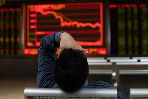 Bando stabilizuoti finansų rinką: FRS bazinę palūkanų normą sumažino iki nulio