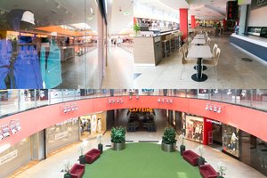 Vaizdai Lietuvos prekybos centruose: nė gyvos dvasios