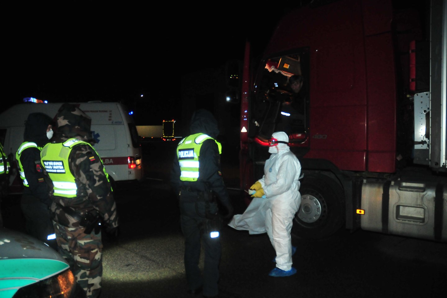 Iš užsienio grįžusiems žmonėms privaloma saviizoliacija, jei jos nesilaiko, aplinkiniai tokius atvejus skundžia policijai.<br>A.Vaitkevičiaus asociatyvi nuotr.