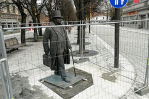 Paminklas legendiniam Kauno burmistrui grąžintas į įprastinę vietą
