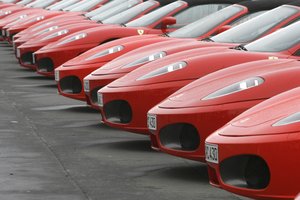 „Ferrari“ laikinai uždarė du gamybos centrus Italijoje: pritrūko detalių