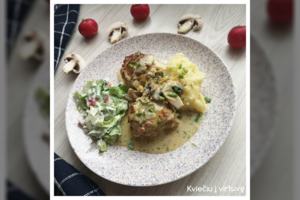 Troškinti kiaulienos kotletai su pievagrybiais. Nesigailėsite išbandę