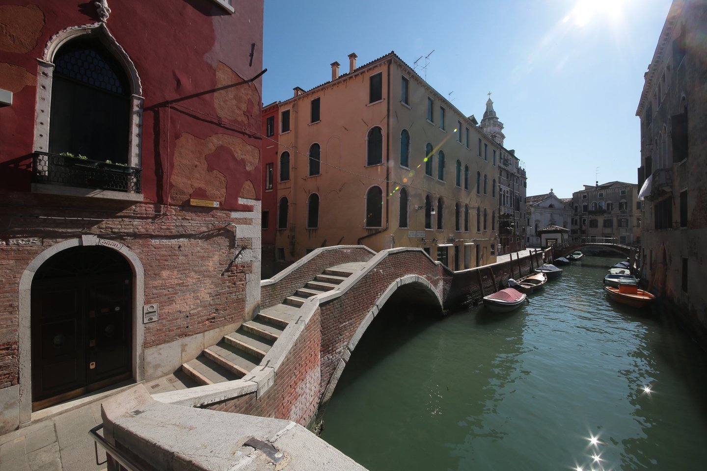 Dėl paskelbto karantino išsivalė garsieji Venecijos kanalai.<br>PA Images/Scanpix nuotr.
