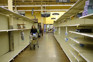 Lietuvos mokslininkas pasakė, ar parduotuvėje galima užsikrėsti koronavirusu