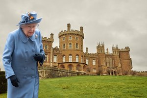 Dėl koronaviruso grėsmės 93-ejų Elizabeth II keliasi į Vindzoro pilį