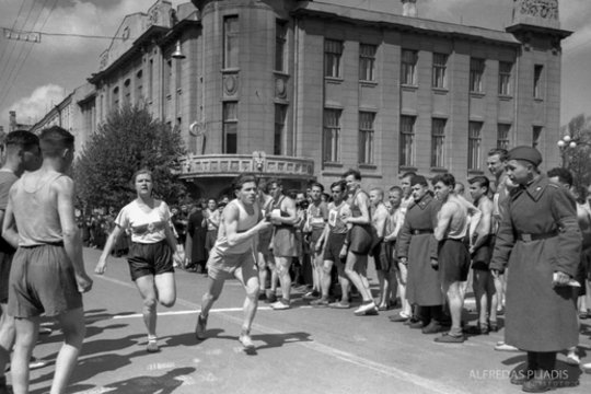  Vilniaus Gedimino prospektu vykęs bėgimas 1959 metais