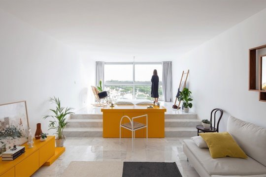 30 kv. m ploto butas Portugalijoje „Architectural (Dis)Order“, architektų biuras „Corpo Atelier“. <br>Alexander Bogorodskiy / archdaily.com nuotr.