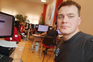 Kilnus „Žalgirio“ darbuotojo poelgis: laisvu laiku sėda prie karštosios koronaviruso linijos