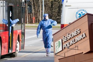 Po žinios apie užsikrėtusią gydytoją – Vilniaus valdžios noras stabdyti Šeškinės poliklinikos veiklą