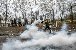 Graikijos policija panaudojo ašarines dujas prieš migrantus Turkijos pasienyje