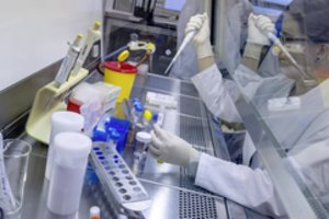 Valstybė pirks greituosius koronaviruso testus medikams ir pareigūnams