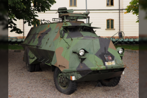 Lietuviškos kariuomenės technikos istorija: antikvariniai šarvuočiai, kurie vis dėlto buvo naudingi