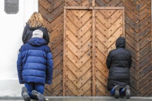 Lietuvos vyskupų konferencija kreipėsi į tikinčiuosius: pateikė sielovados vadovą karantino metu