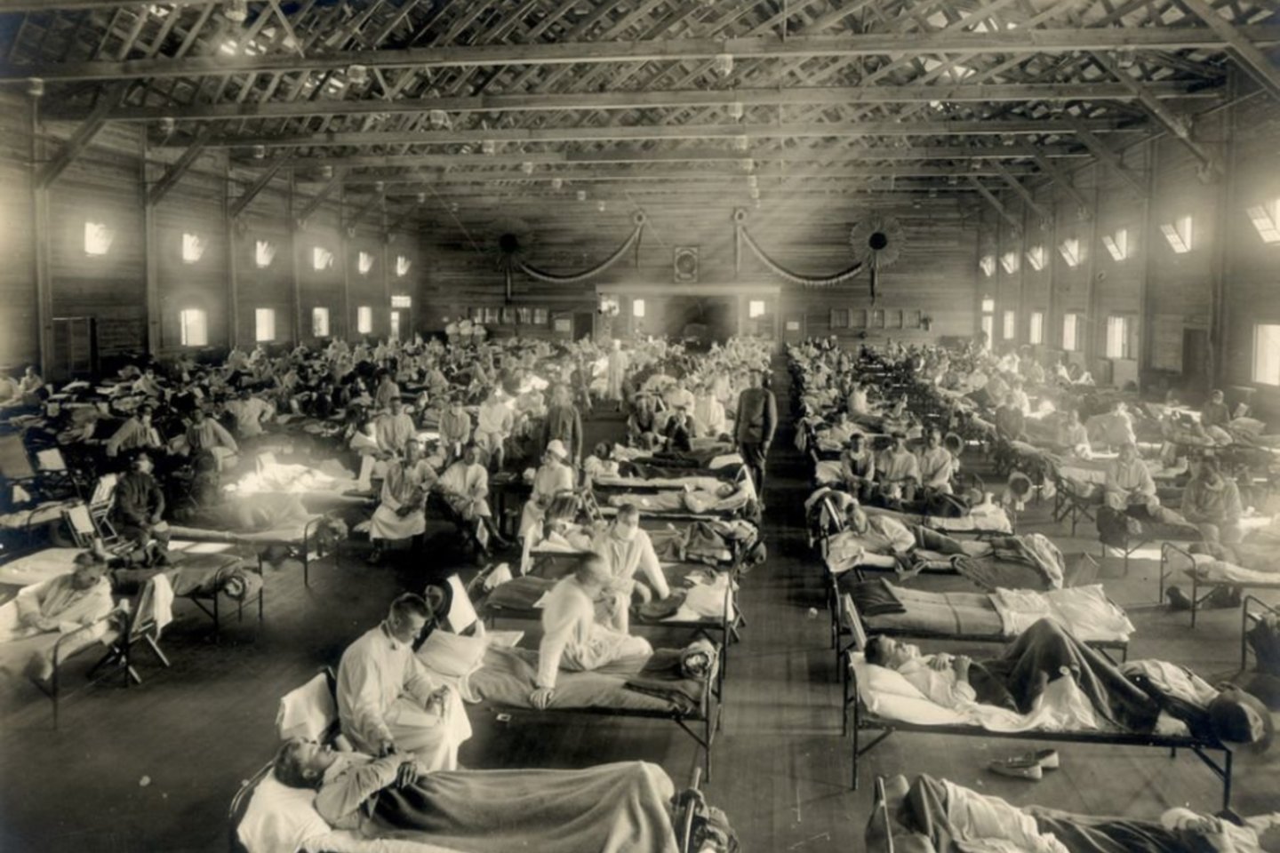 Manoma, kad nuo „ispaniškojo“ gripo mirė 50 mln. žmonių, nors tikrasis skaičius gali būti didesnis.<br>Otis Historical Archives, National Museum of Health and Medicine nuotr. 