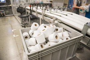 Gyventojams šluojant tualetinį popierių prekybos tinklai numojo ranka į „Grigeo Klaipėda“ nuodėmes