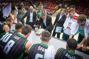 Slovėnija nutraukė čempionatą, tačiau nugalėtojo nepaskelbė