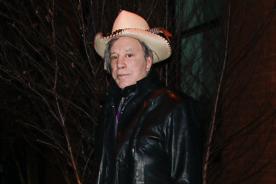 Rygoje įstrigo Holivudo žvaigždė Mickey Rurke'as: jis – izoliuotas viešbučio kambaryje