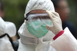 Lenkija sukrėsta: nusižudė koronavirusu užsikrėtęs gydytojas