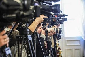 Virusas galingai smogė žiniasklaidai – be tvirto gelbėjimosi rato ji skęs