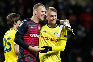 Kitoks virusas Baltarusijoje: izoliuotis nemato reikalo ir pradėjo naują futbolo sezoną