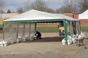 Marijampolėje jau įrengtas mobilus koronaviruso testavimo punktas: laukia, kada leis veikti