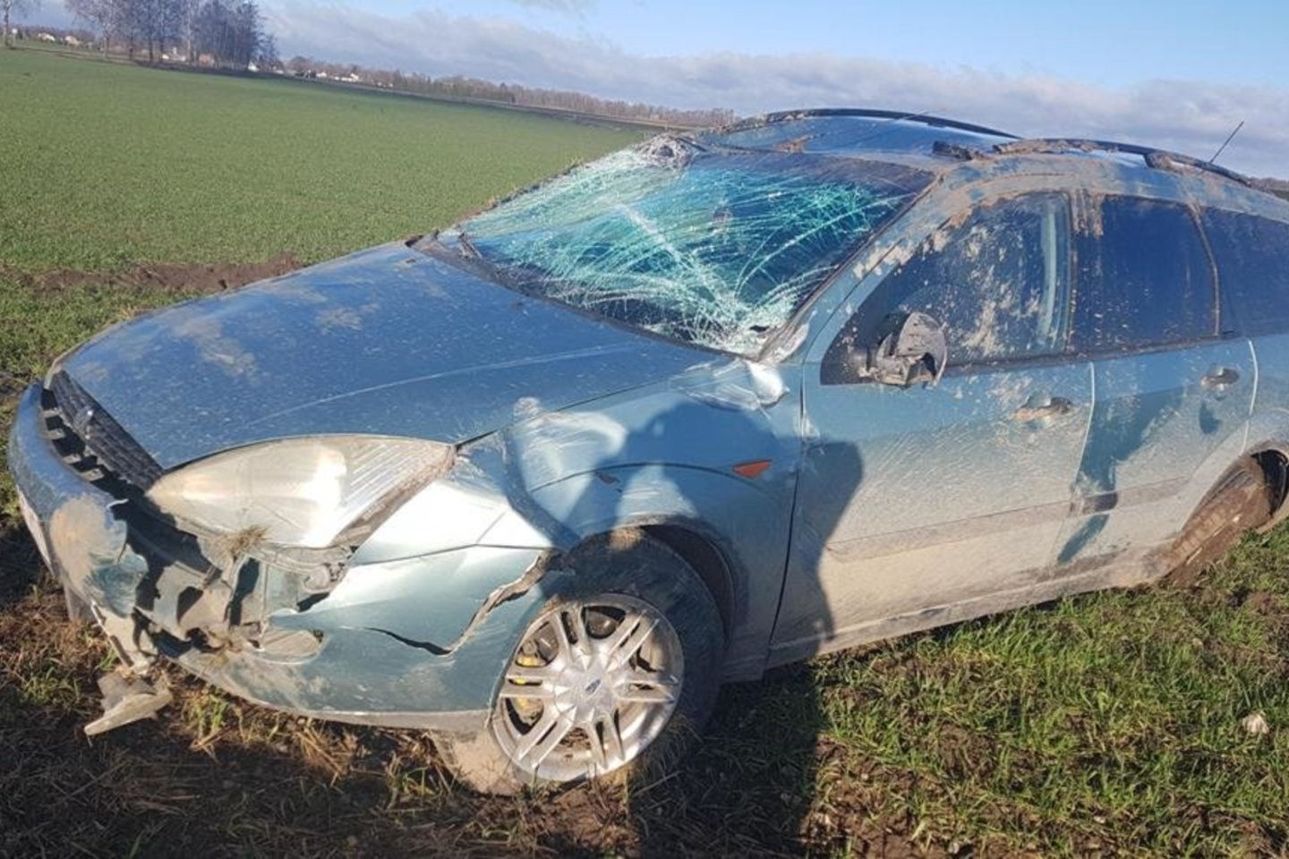  Girtas automobilį sudaužęs joniškietis nesėkmingai melavo apie mašinos vagystę.<br> Šiaulių apskrities VPK nuotr.