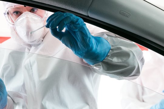 Draudikai tiesia pagalbos ranką medikams – skubiai perka būtiniausių priemonių