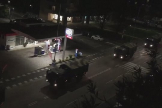 Kraupi realybė: su krūviu nesusitvarkančioms kapinėms rinkti koronaviruso aukas padeda kariuomenė