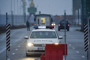 Policija perspėja apie naujas grėsmes karantino metu ir kas lauks besibūriuojančių viešose vietose