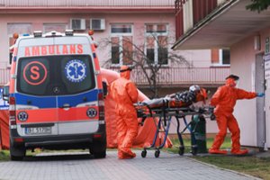 Lenkiją sukrėtė jaunos moters mirtis nuo koronaviruso: vos prieš kelias dienas pagimdė vaiką