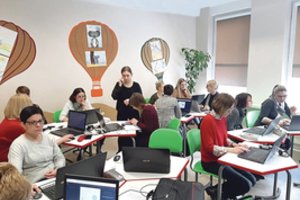 Karantinas nesutrukdė: kad spėtų į pamokas gimnazijos mokiniams tenka keltis anksti