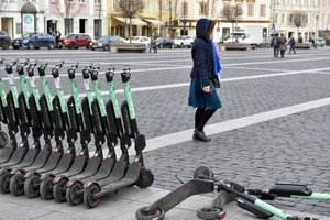 Į kovą su virusu išriedėjo paspirtukai – vilniečiams sezonas atidarytas