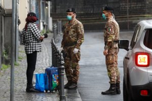 Italijoje – naujas kraupus rekordas: per parą nuo koronaviruso mirė 793 žmonės