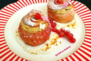 Kepti obuoliai su varške ir bananais: puikus desertas vos iš kelių produktų