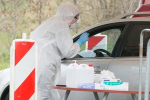 Dėl koronavirusu susirgusio ir 11 dienų vaikštinėjusio vyro Jurbarkas – baimėje: imasi išskirtinių priemonių