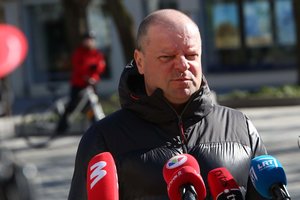S. Skvernelis: mūsų „Spartan“ pakilo, po trijų valandų 5 tūkstančiai reagentų jau bus Lietuvoje