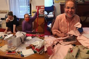 Apsauginių kaukių siuvimo virusas įtraukė buvusią Čekijos pirmąją ponią ir Vengrijos kalinius