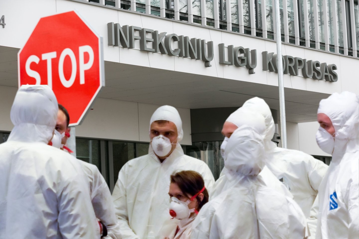 Koronavirusas sparčiai plinta ir tarp medikų. <br>Lrytas.lt montažas