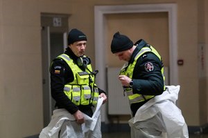 Parengtos griežtos bausmės karantino pažeidėjams: laisvės atėmimas, sumos iki 1500 eurų, įmonėms – 6 tūkst. 