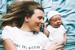 „Ant medinės lentelės” autorė apie motinystę: „Neilgai iškenčiau be savo puodų”