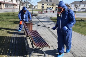 Vilkaviškyje – masinė dezinfekcija, patikros punktai pradėjo veikti Marijampolėje, Panevėžyje, Tauragėje