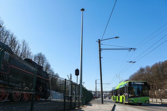 Antena ar slaptas įrenginys traukinių judėjimui sekti – taip svarsto budrūs kauniečiai