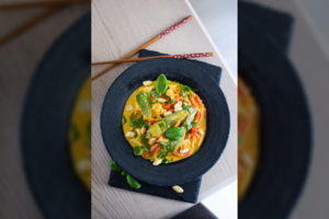 Tailandietiška sriuba su vištiena: užtruksite trumpai, o skonio nepamiršite ilgai