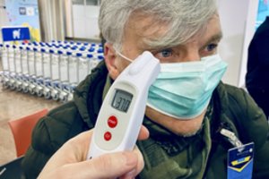 Europos vaistų agentūra perspėja dėl sukčių, internete parduodančių vaistus neva nuo COVID-19