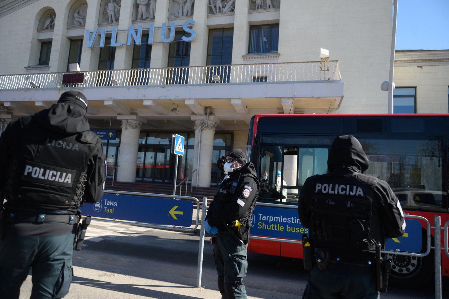  Vilniaus policija su grįžusiais problemų turėjo jau nuo pat pradžių.<br> V.Skaraičio nuotr.