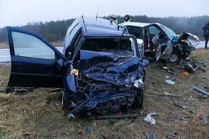 Specialistai vairuotojams dalija patarimus, kurie pavasarį leis išvengti itin skaudžių avarijų