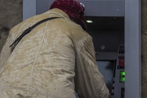 Bankas perspėja: sukčiai internete pelnosi iš koronaviruso