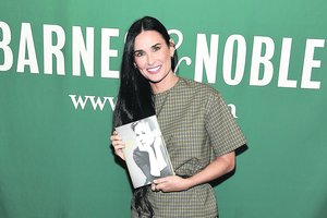 Demi Moore paslaptys: motina jos nekaltybę pardavė už 500 dolerių