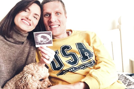 Garsi moteris dėl karantino gimdė viena – vyro neįleido į palatą